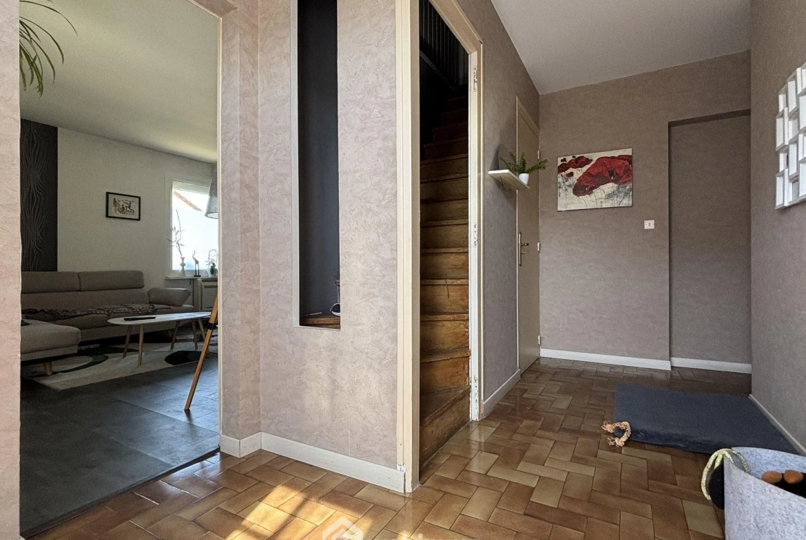 Maison de plain-pied 114 m² à Châtellerault avec 4 chambres et terrasse 