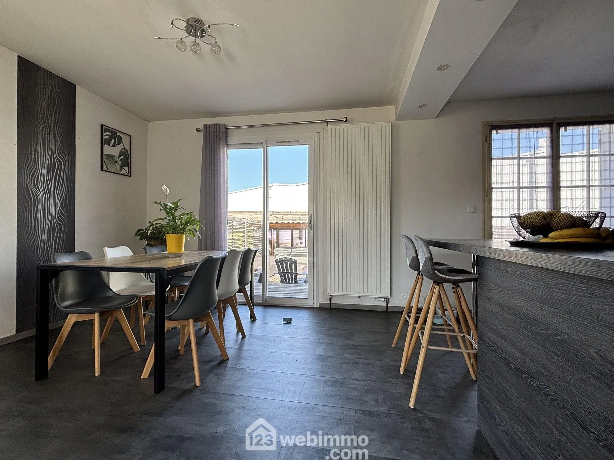 Maison de plain-pied 114 m² à Châtellerault avec 4 chambres et terrasse 