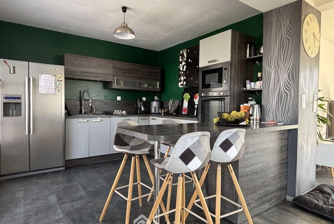 Maison de plain-pied 114 m² à Châtellerault avec 4 chambres et terrasse 