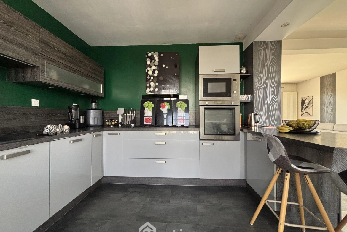 Maison de plain-pied 114 m² à Châtellerault avec 4 chambres et terrasse 