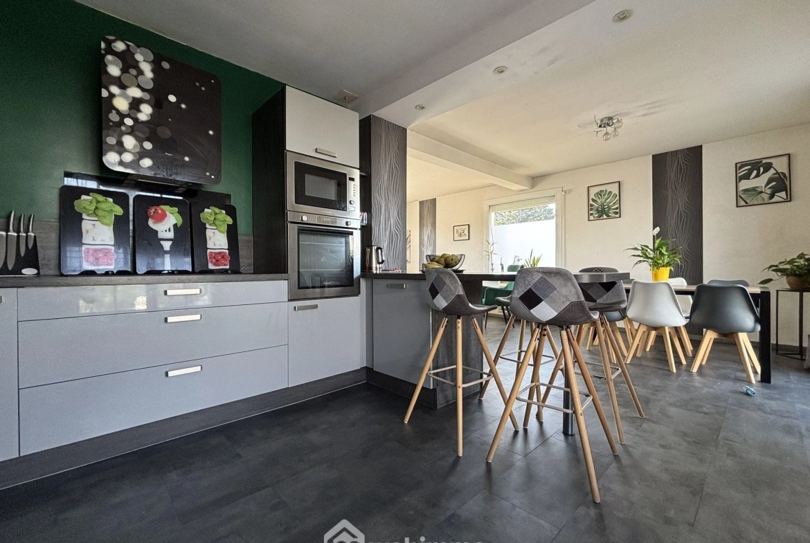 Maison de plain-pied 114 m² à Châtellerault avec 4 chambres et terrasse 