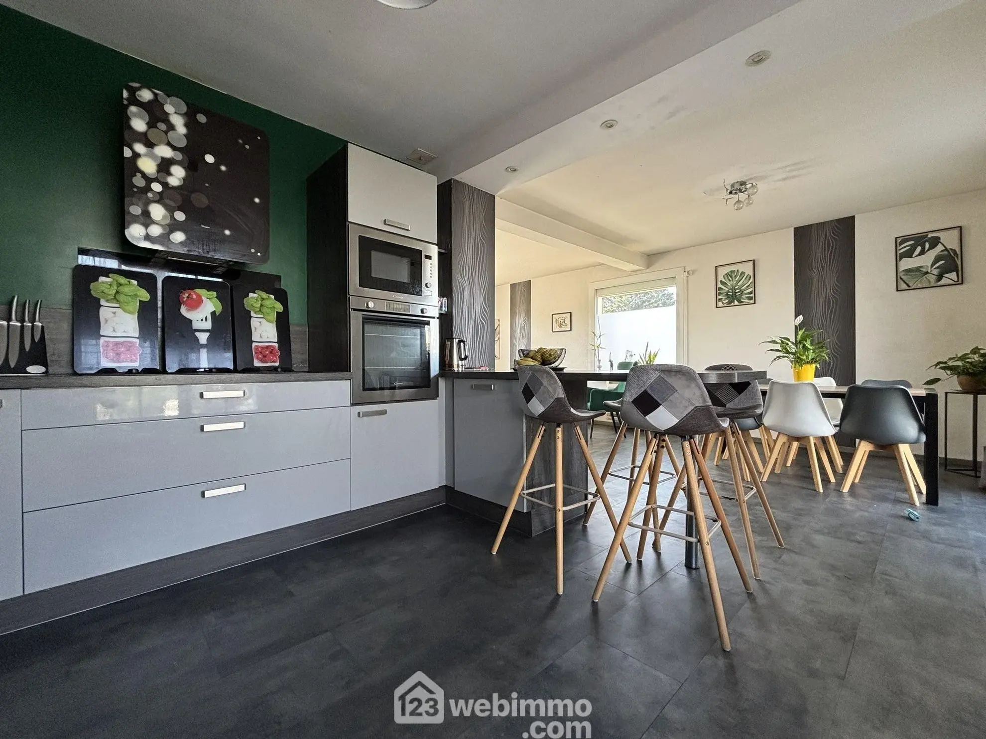 Maison de plain-pied 114 m² à Châtellerault avec 4 chambres et terrasse 