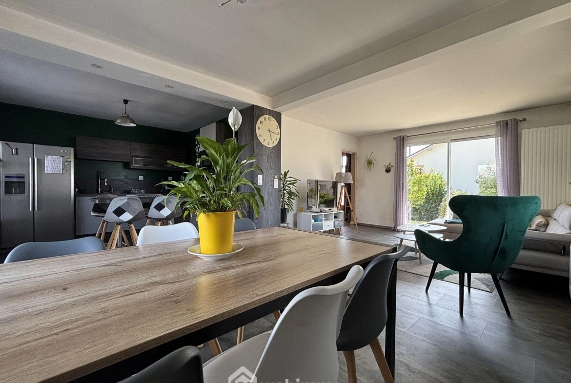 Maison de plain-pied 114 m² à Châtellerault avec 4 chambres et terrasse 