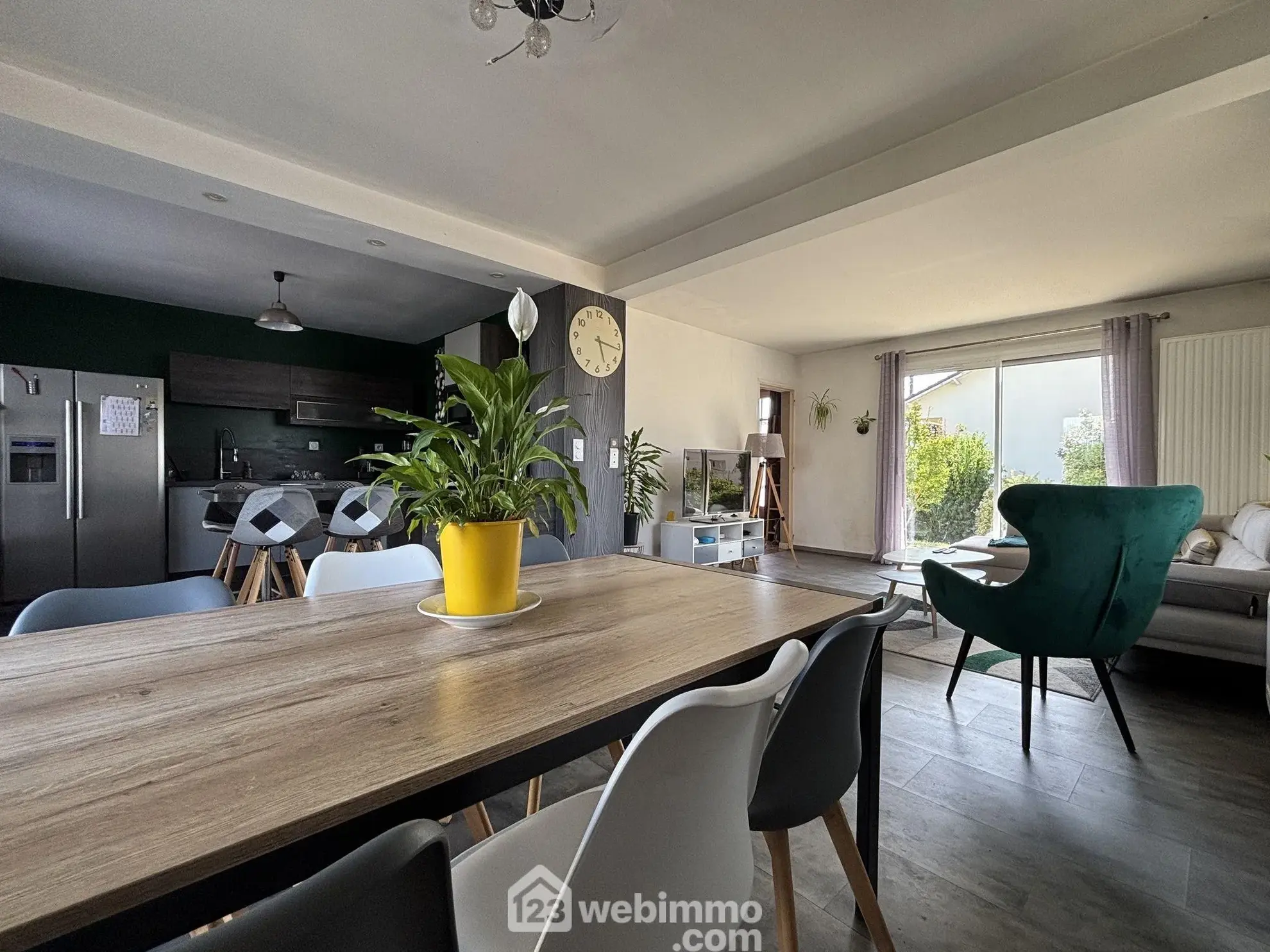 Maison de plain-pied 114 m² à Châtellerault avec 4 chambres et terrasse 