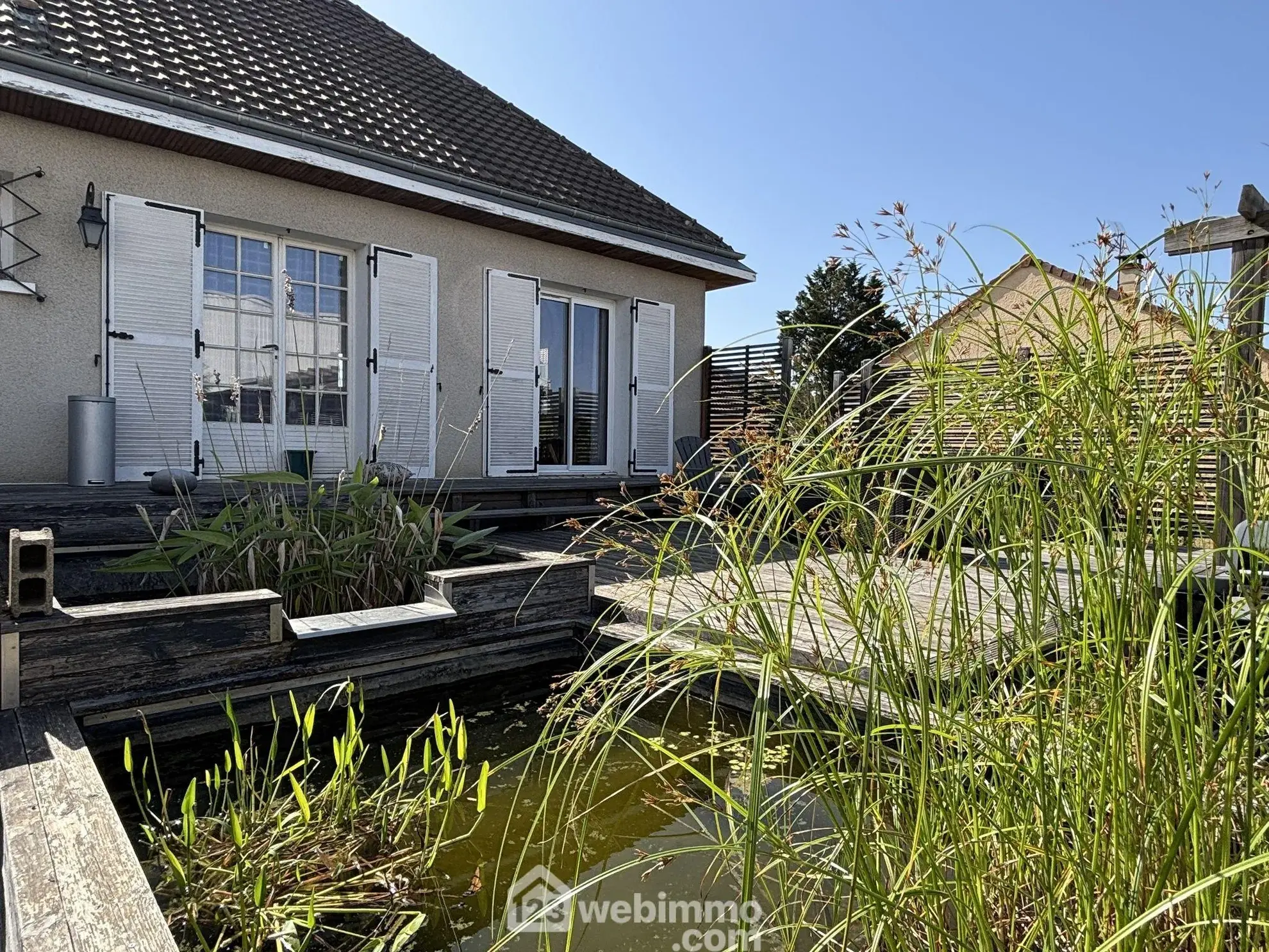 Maison de plain-pied 114 m² à Châtellerault avec 4 chambres et terrasse 