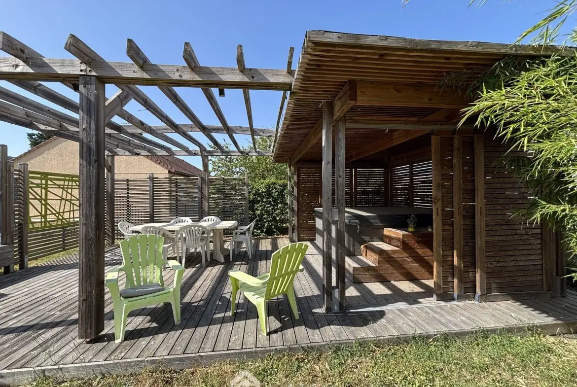 Maison de plain-pied 114 m² à Châtellerault avec 4 chambres et terrasse 