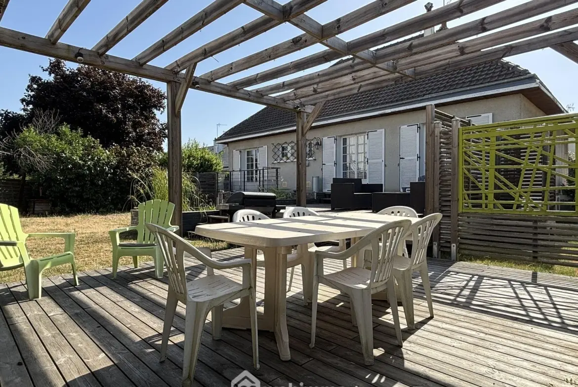 Maison de plain-pied 114 m² à Châtellerault avec 4 chambres et terrasse 