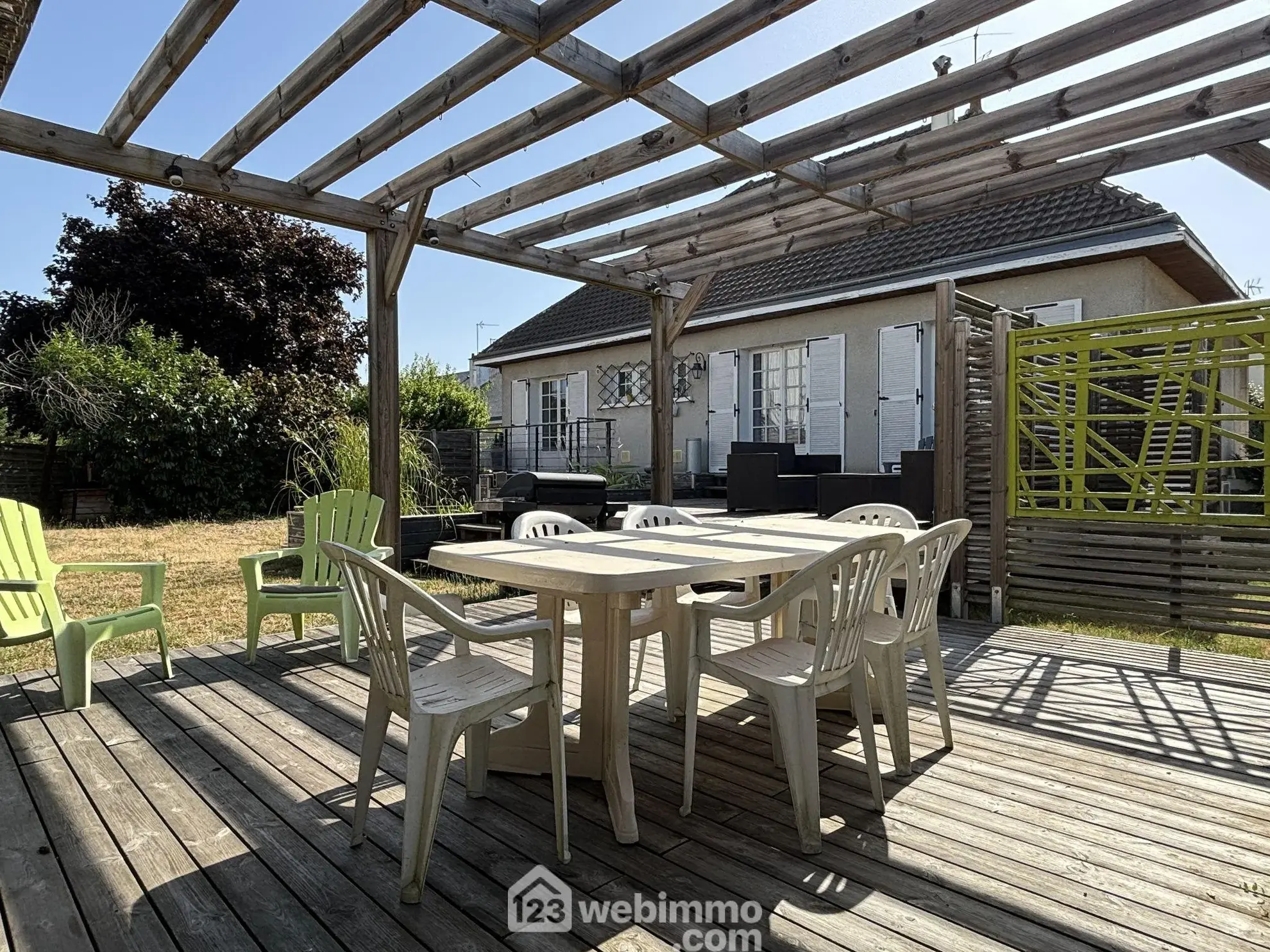 Maison de plain-pied 114 m² à Châtellerault avec 4 chambres et terrasse 