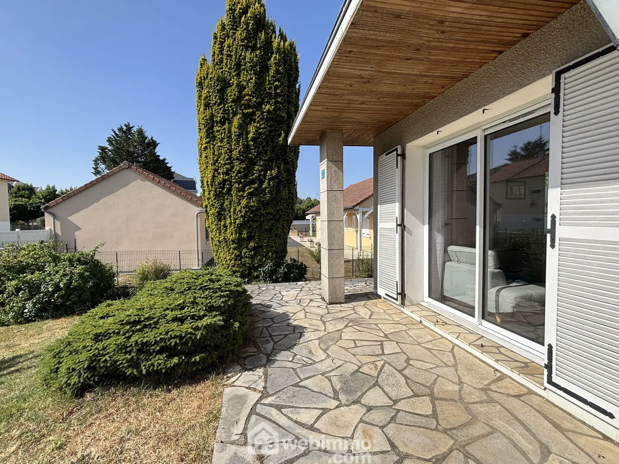 Maison de plain-pied 114 m² à Châtellerault avec 4 chambres et terrasse 