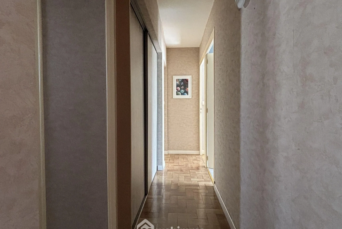 Maison de plain-pied 114 m² à Châtellerault avec 4 chambres et terrasse 