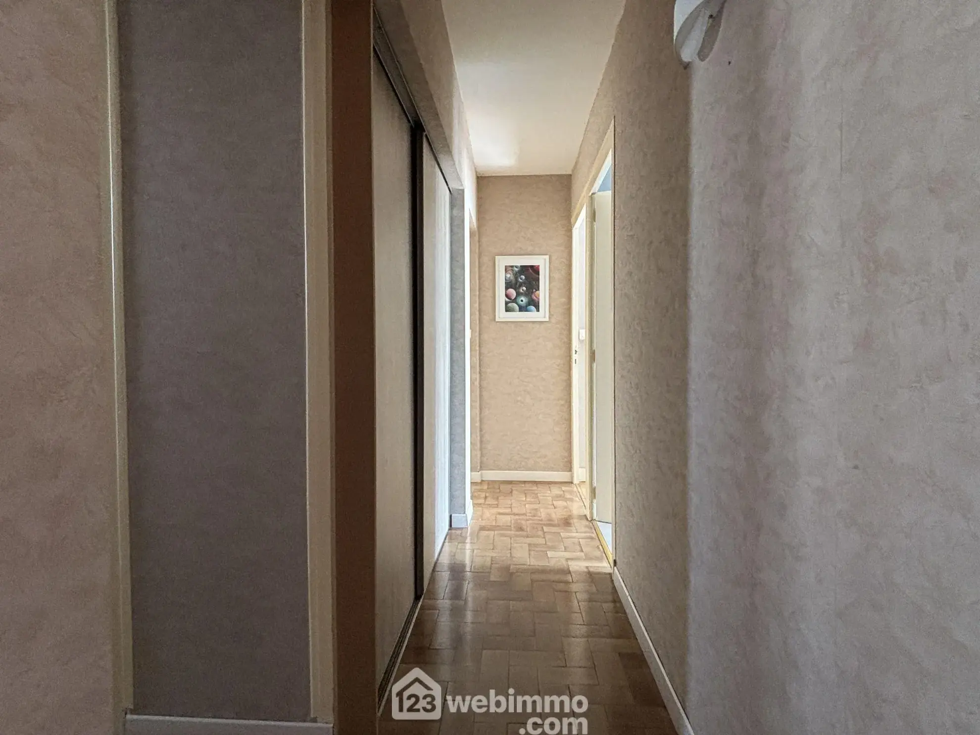Maison de plain-pied 114 m² à Châtellerault avec 4 chambres et terrasse 