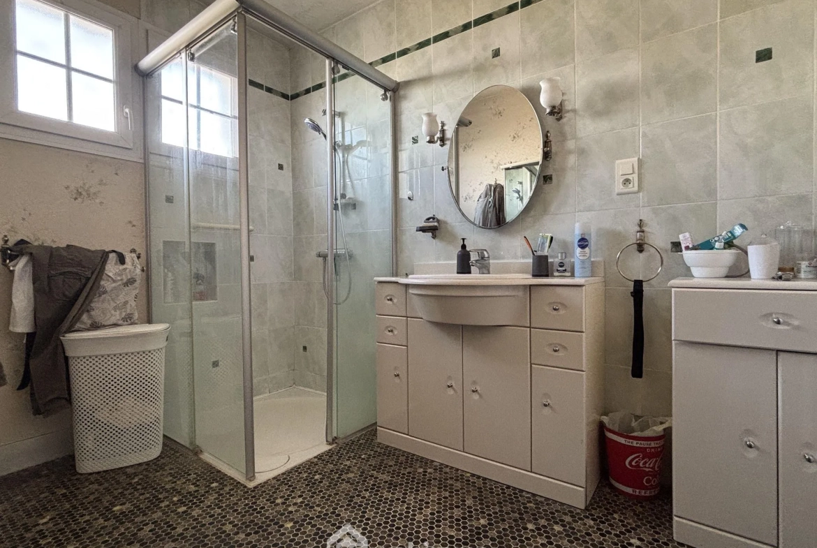 Maison de plain-pied 114 m² à Châtellerault avec 4 chambres et terrasse 