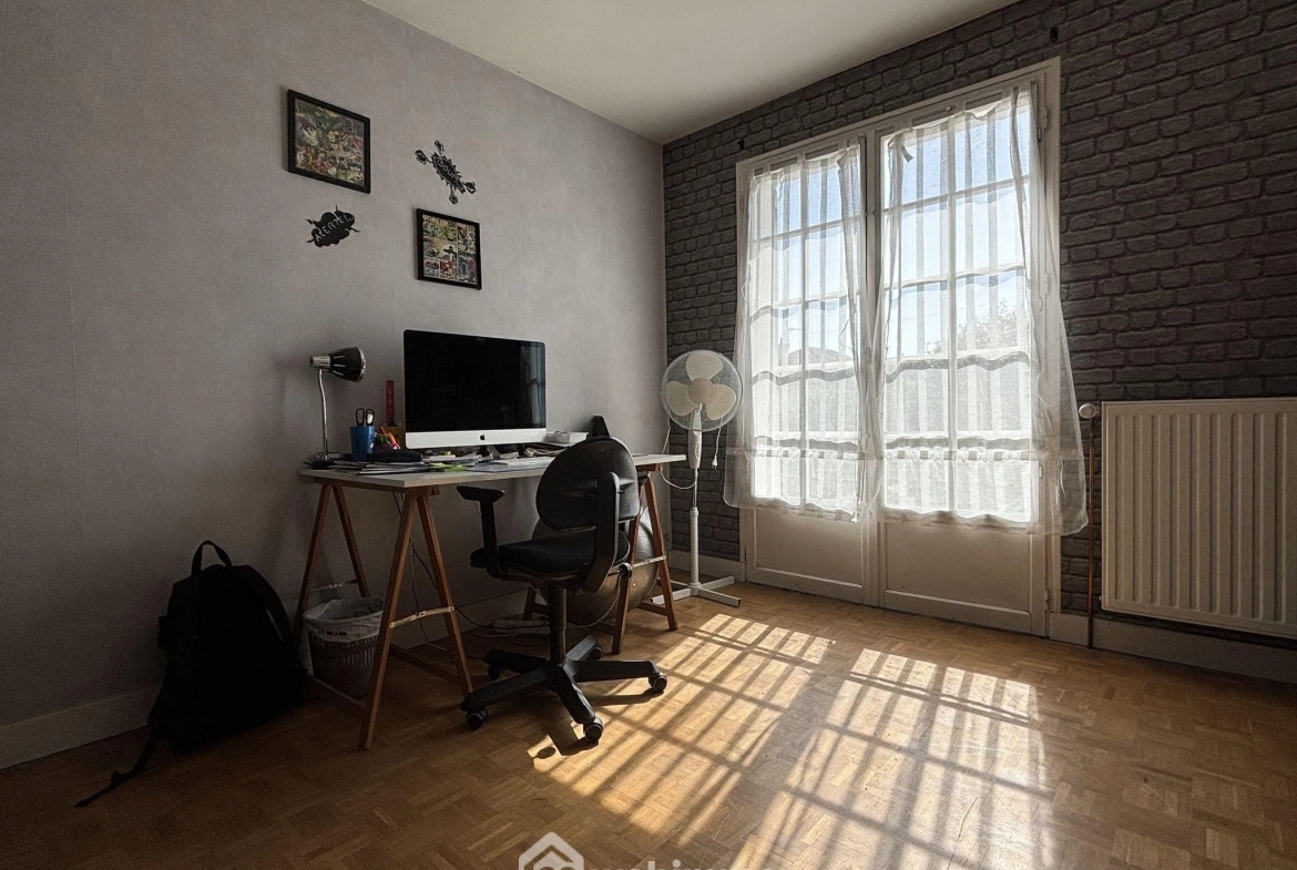 Maison de plain-pied 114 m² à Châtellerault avec 4 chambres et terrasse 