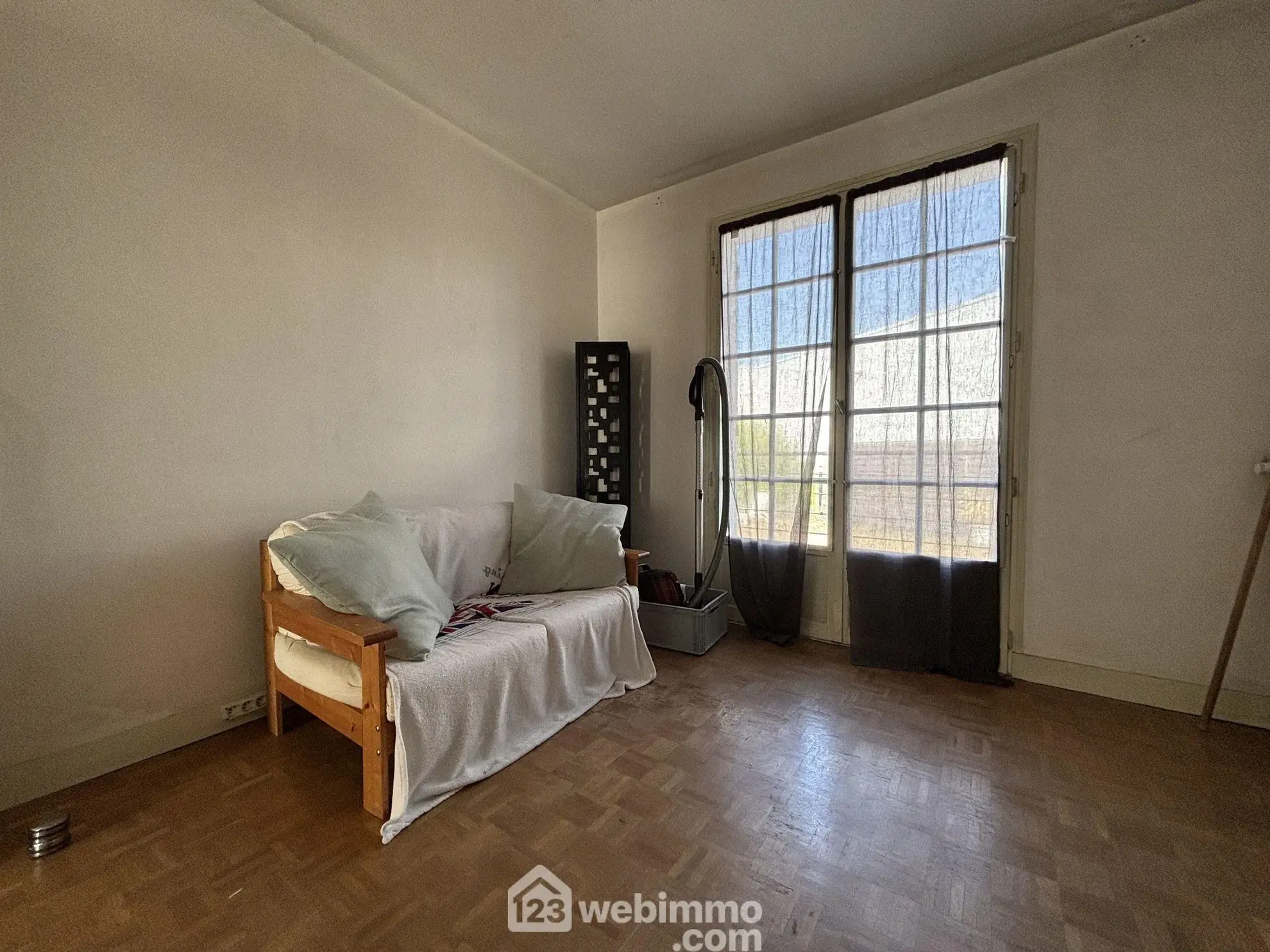Maison de plain-pied 114 m² à Châtellerault avec 4 chambres et terrasse 
