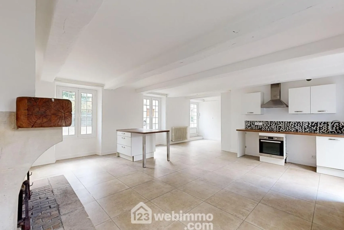 Appartement rénové avec terrasse et parking à Senlis - 77 m² 