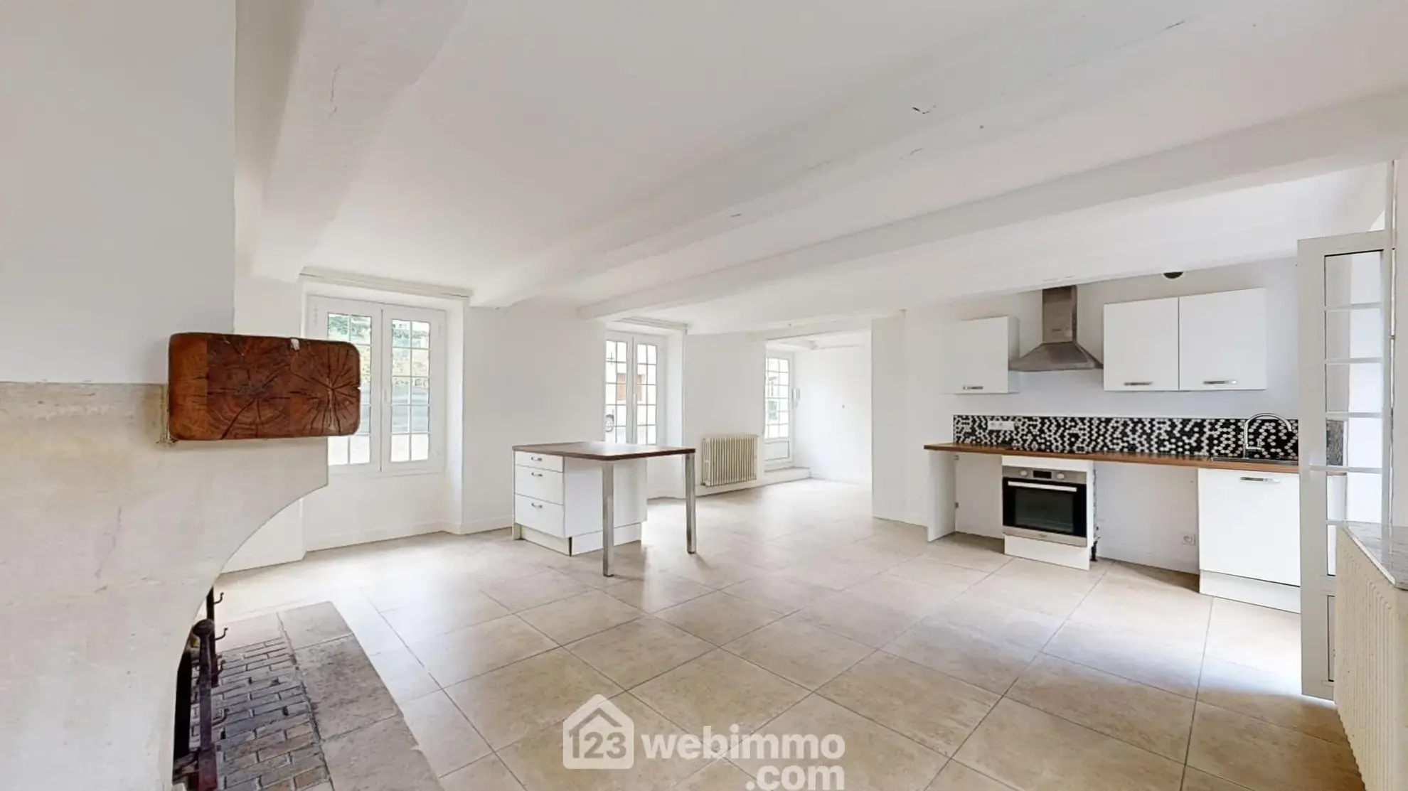 Appartement rénové avec terrasse et parking à Senlis - 77 m² 