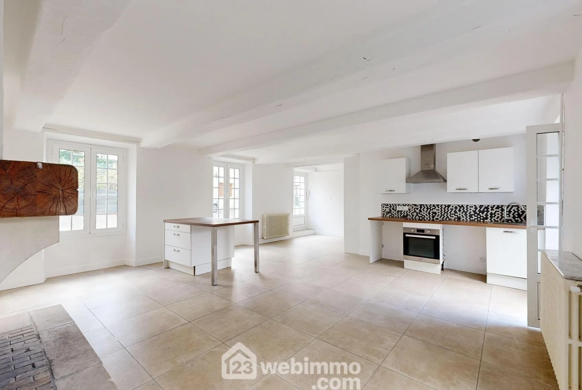 Appartement rénové avec terrasse et parking à Senlis - 77 m² 