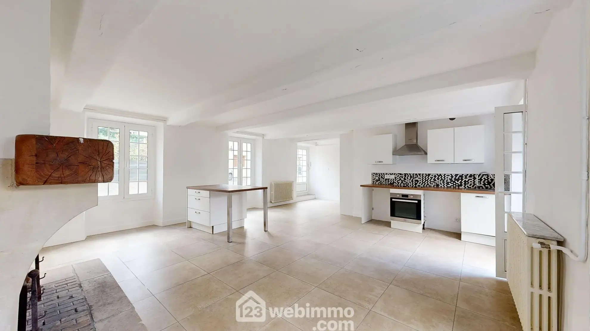 Appartement rénové avec terrasse et parking à Senlis - 77 m² 