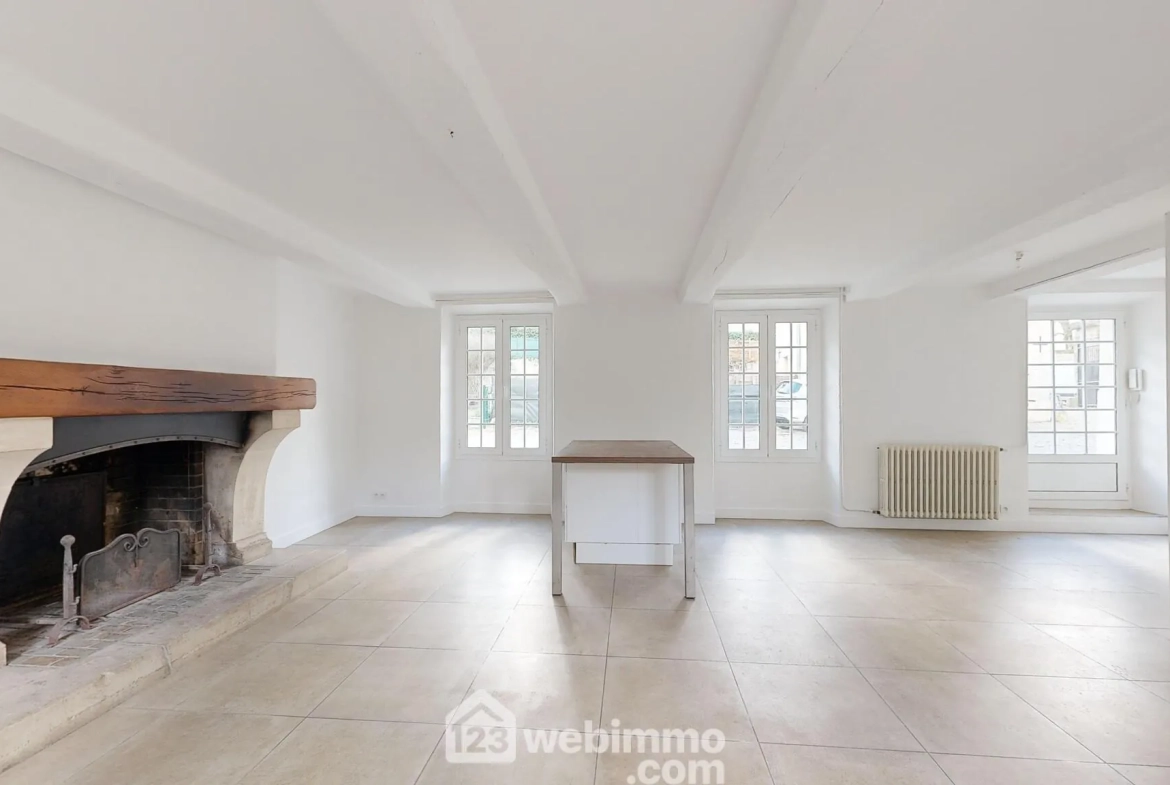 Appartement rénové avec terrasse et parking à Senlis - 77 m² 