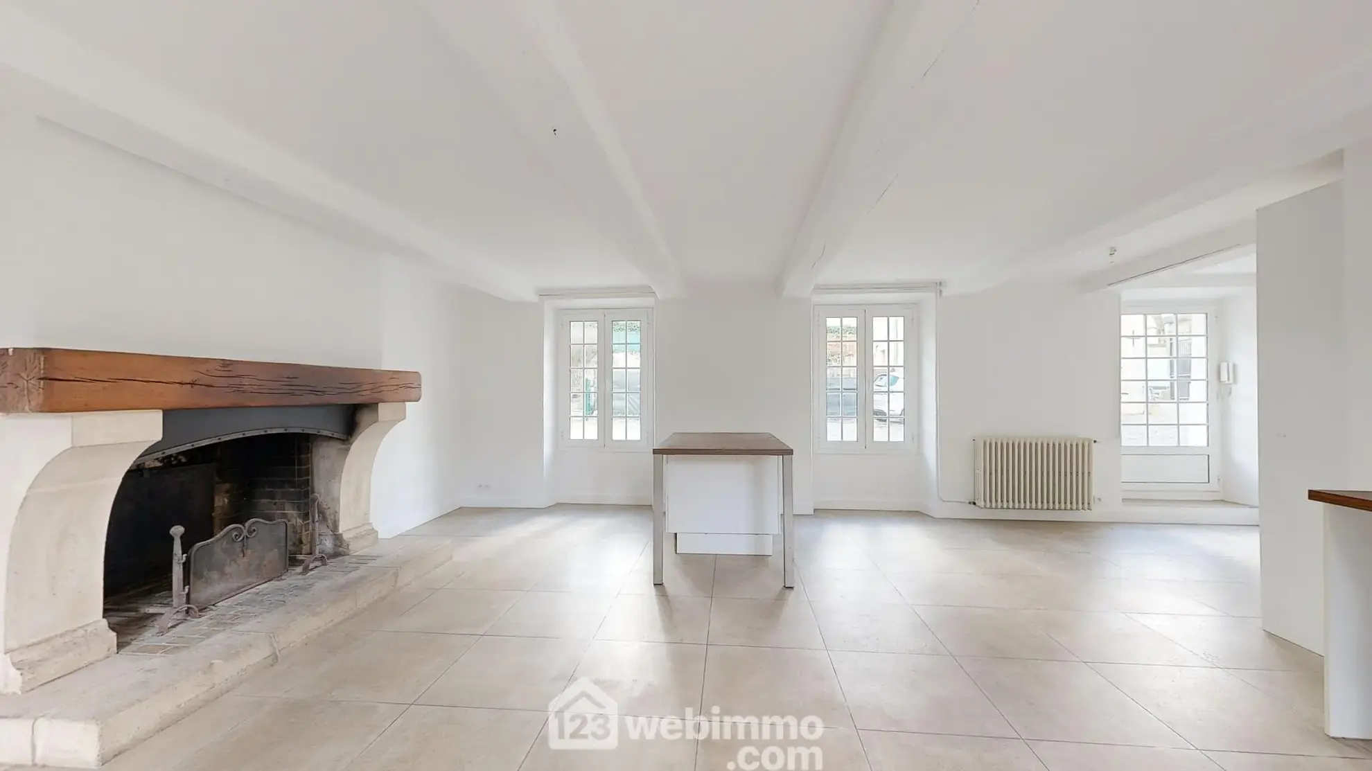 Appartement rénové avec terrasse et parking à Senlis - 77 m² 
