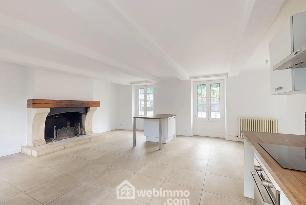 Appartement rénové avec terrasse et parking à Senlis - 77 m² 
