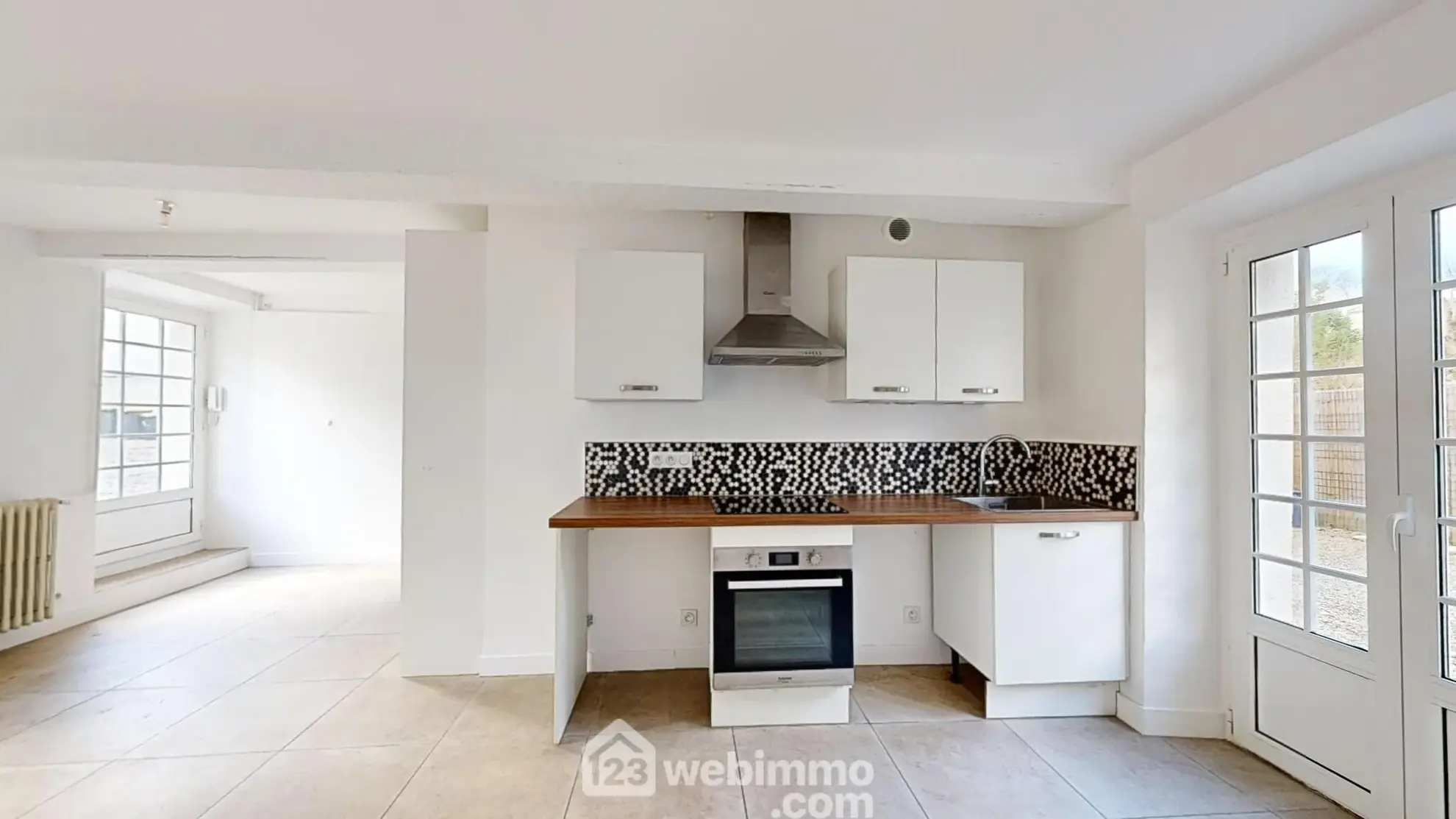 Appartement rénové avec terrasse et parking à Senlis - 77 m² 