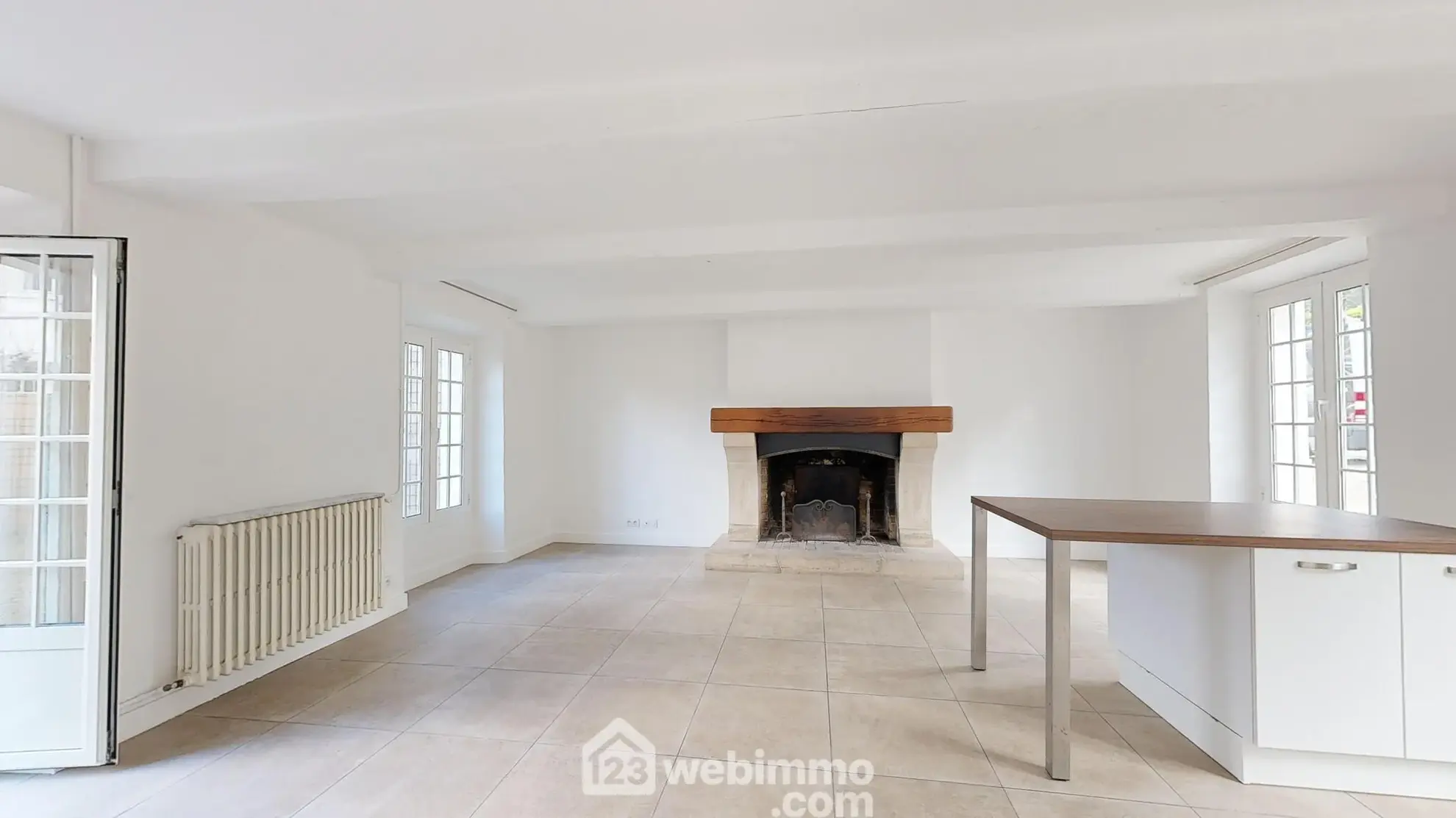 Appartement rénové avec terrasse et parking à Senlis - 77 m² 