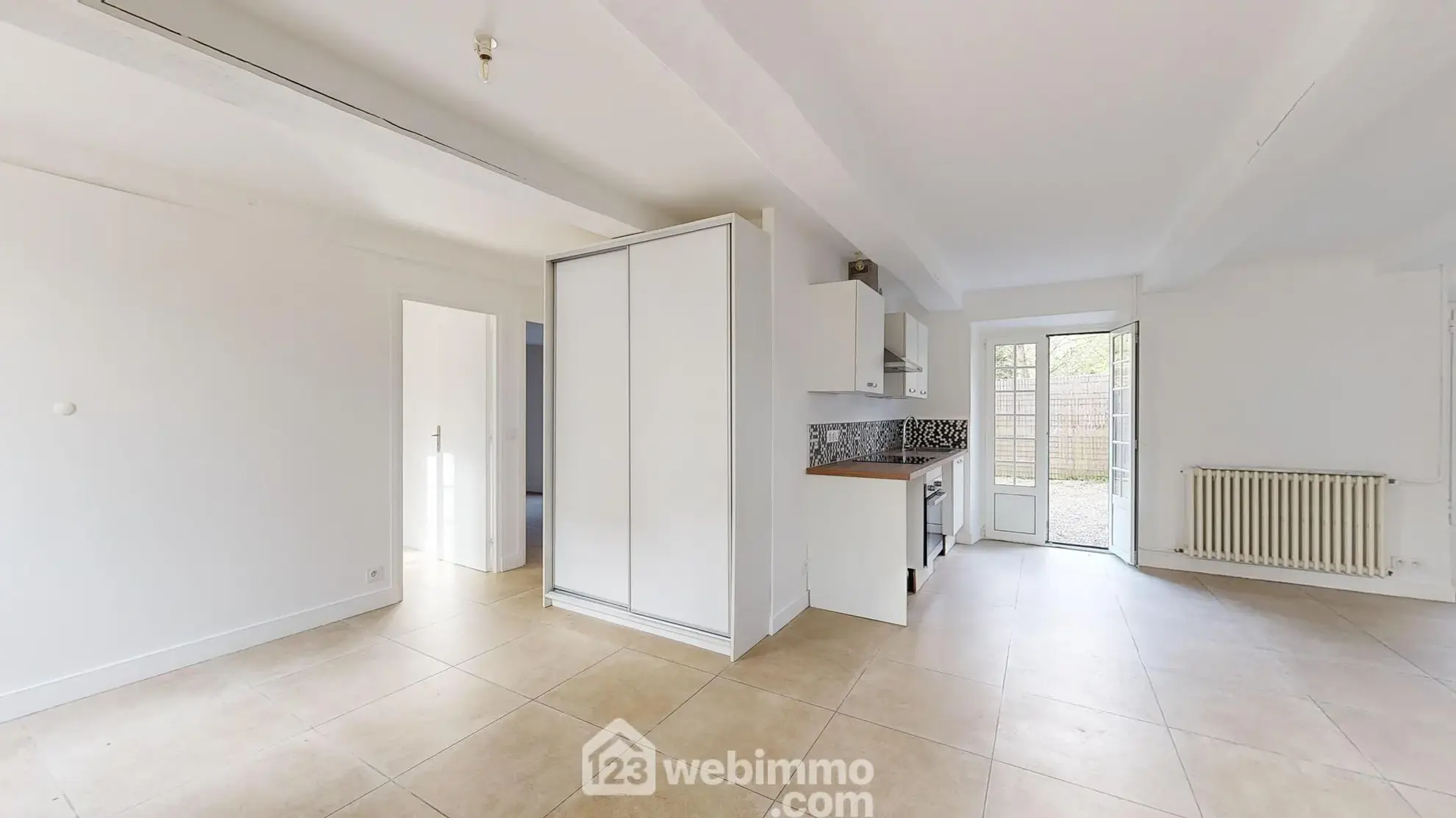 Appartement rénové avec terrasse et parking à Senlis - 77 m² 
