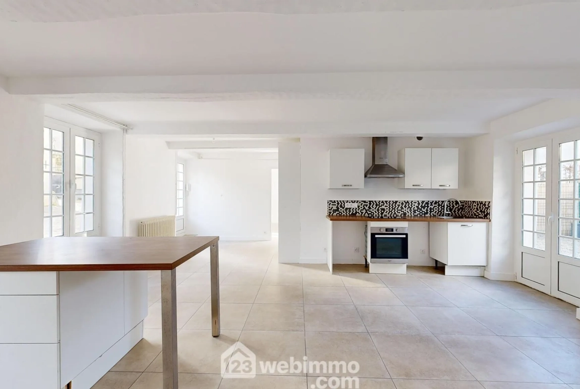 Appartement rénové avec terrasse et parking à Senlis - 77 m² 