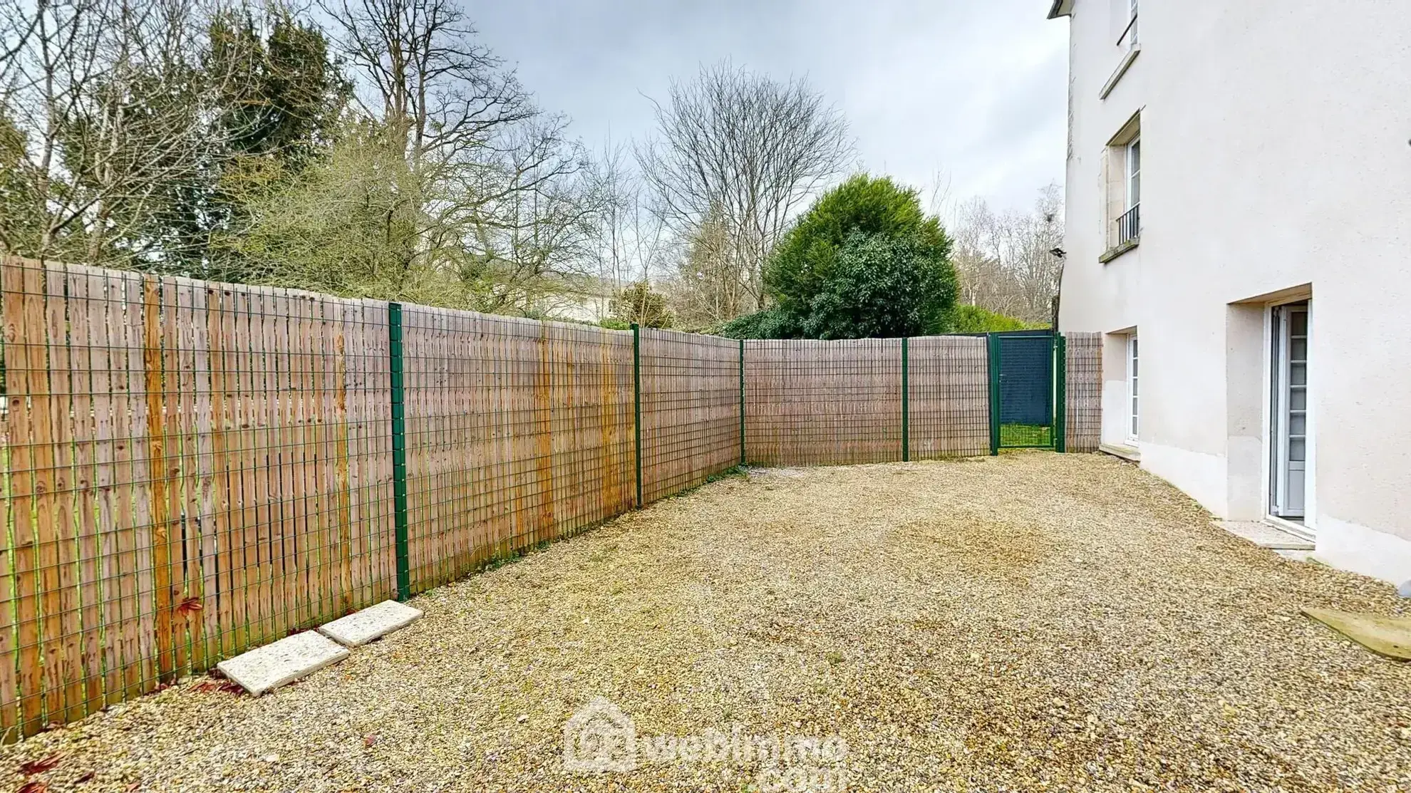 Appartement rénové avec terrasse et parking à Senlis - 77 m² 