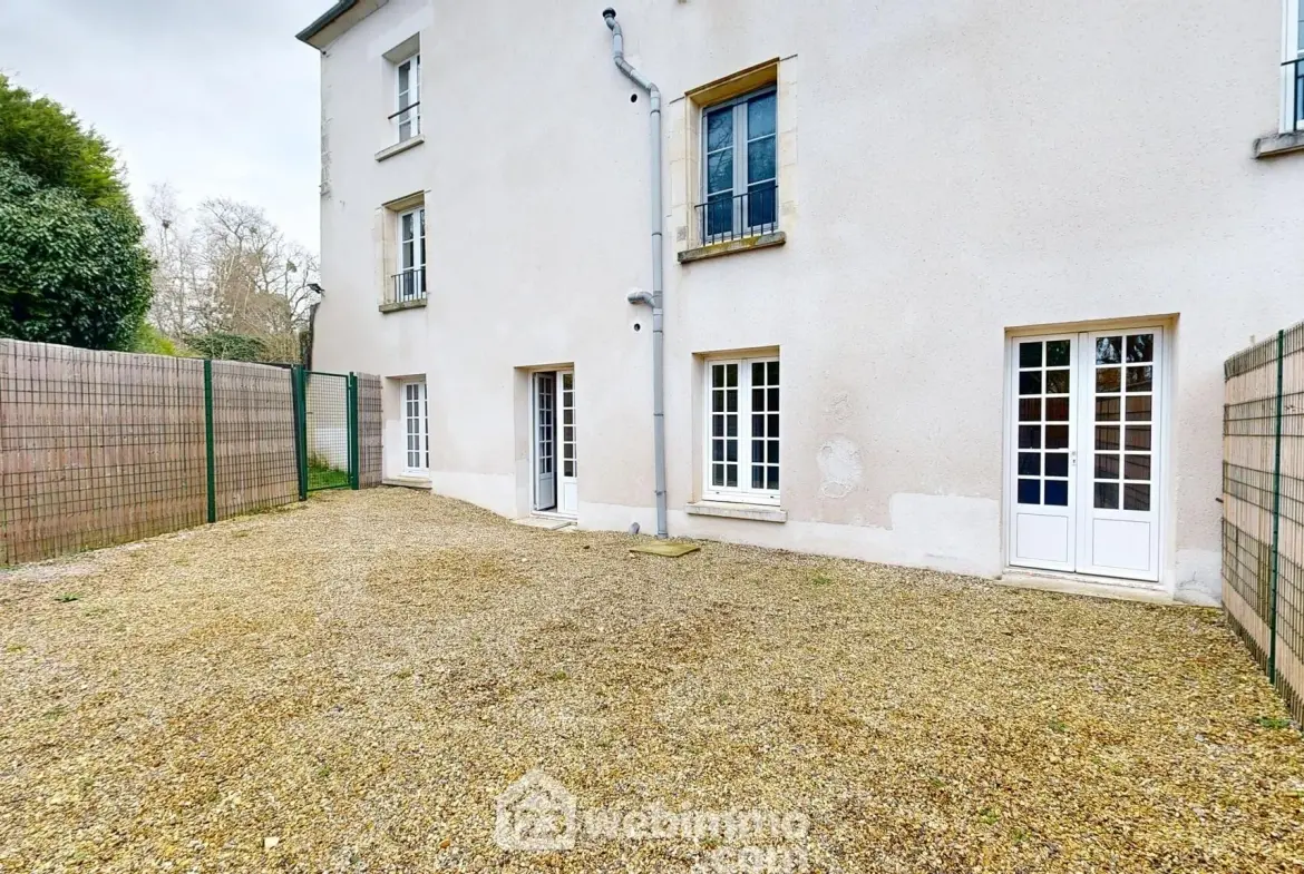Appartement rénové avec terrasse et parking à Senlis - 77 m² 