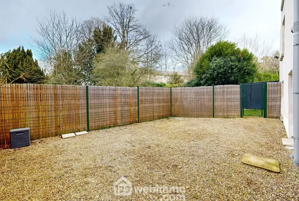 Appartement rénové avec terrasse et parking à Senlis - 77 m² 