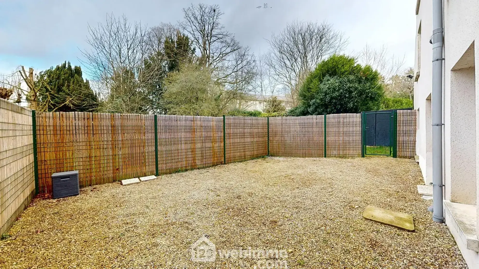 Appartement rénové avec terrasse et parking à Senlis - 77 m² 