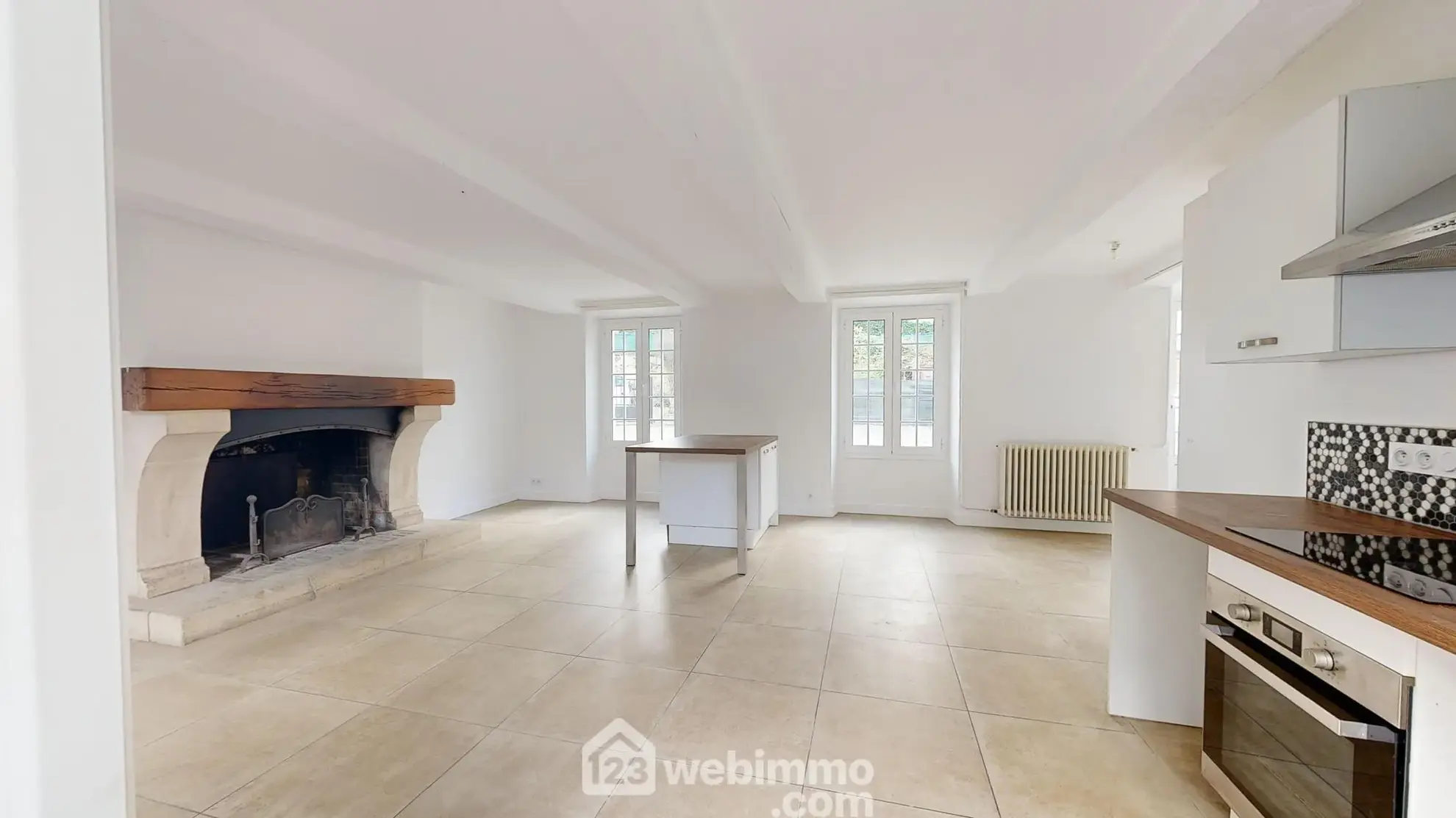 Appartement rénové avec terrasse et parking à Senlis - 77 m² 