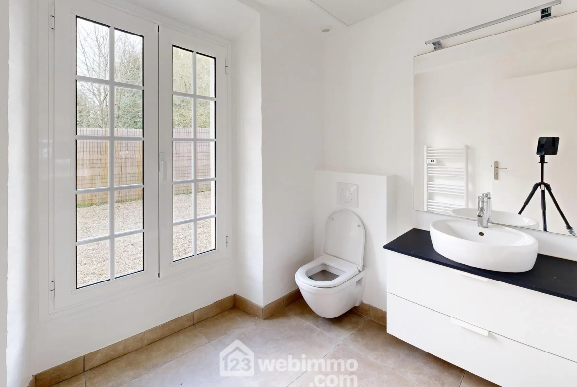 Appartement rénové avec terrasse et parking à Senlis - 77 m² 