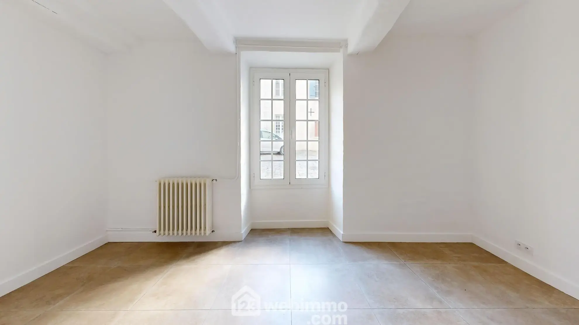 Appartement rénové avec terrasse et parking à Senlis - 77 m² 