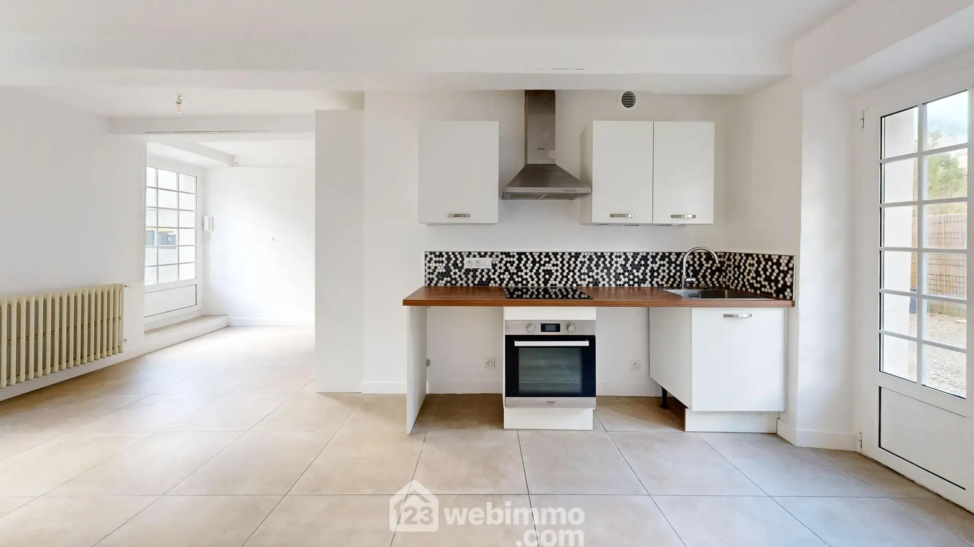 Appartement rénové avec terrasse et parking à Senlis - 77 m² 