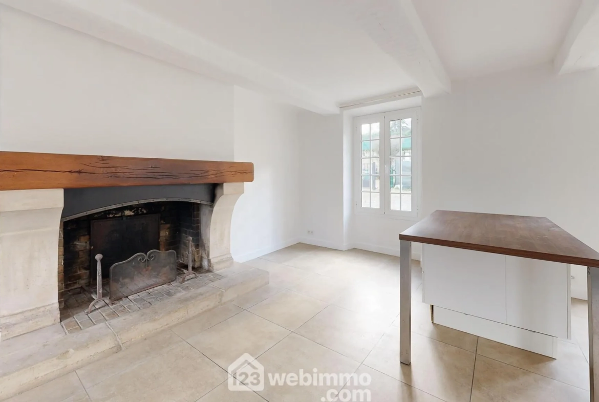 Appartement rénové avec terrasse et parking à Senlis - 77 m² 