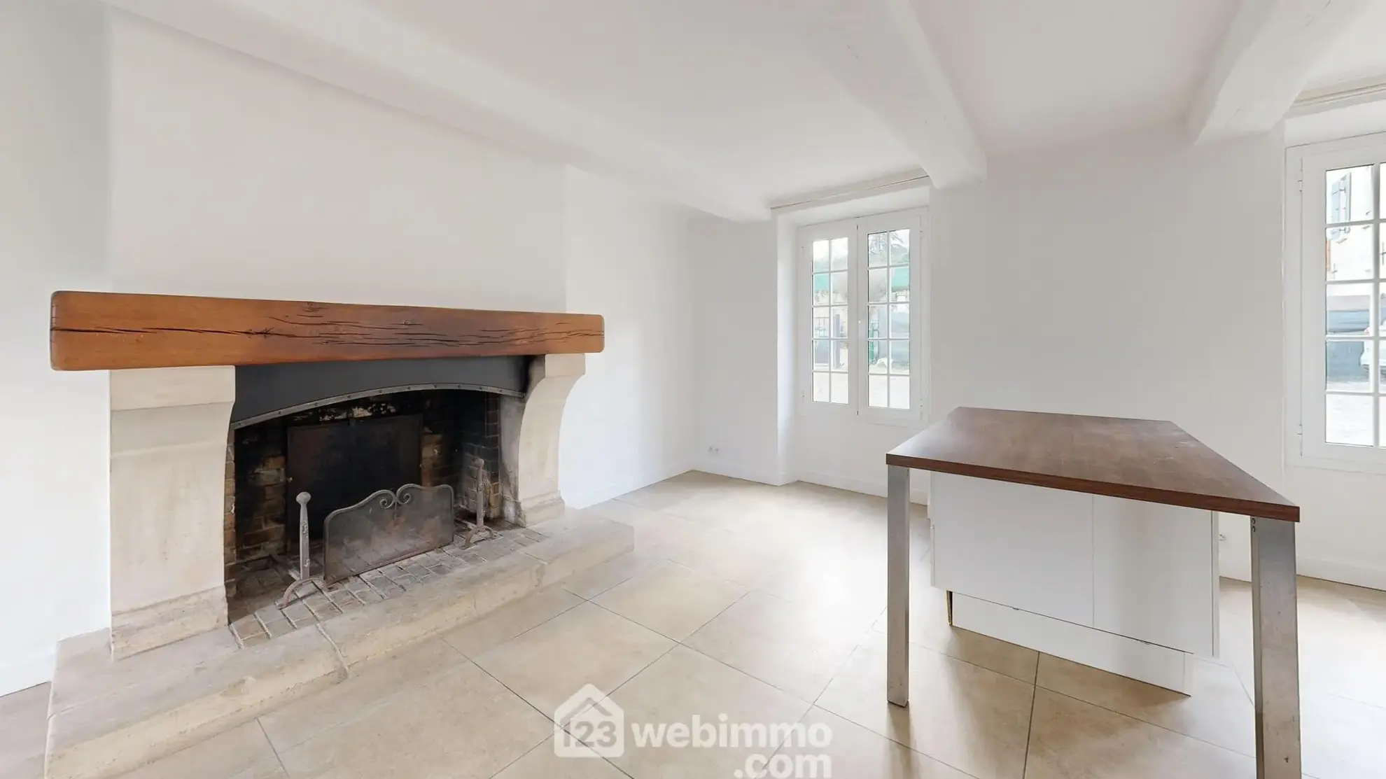 Appartement rénové avec terrasse et parking à Senlis - 77 m² 