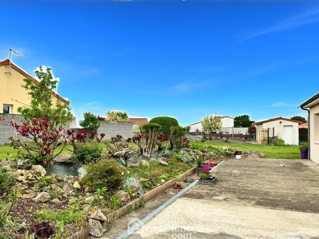 Belle maison familiale de 83m² à Loublande avec jardin et potentiel piscine 