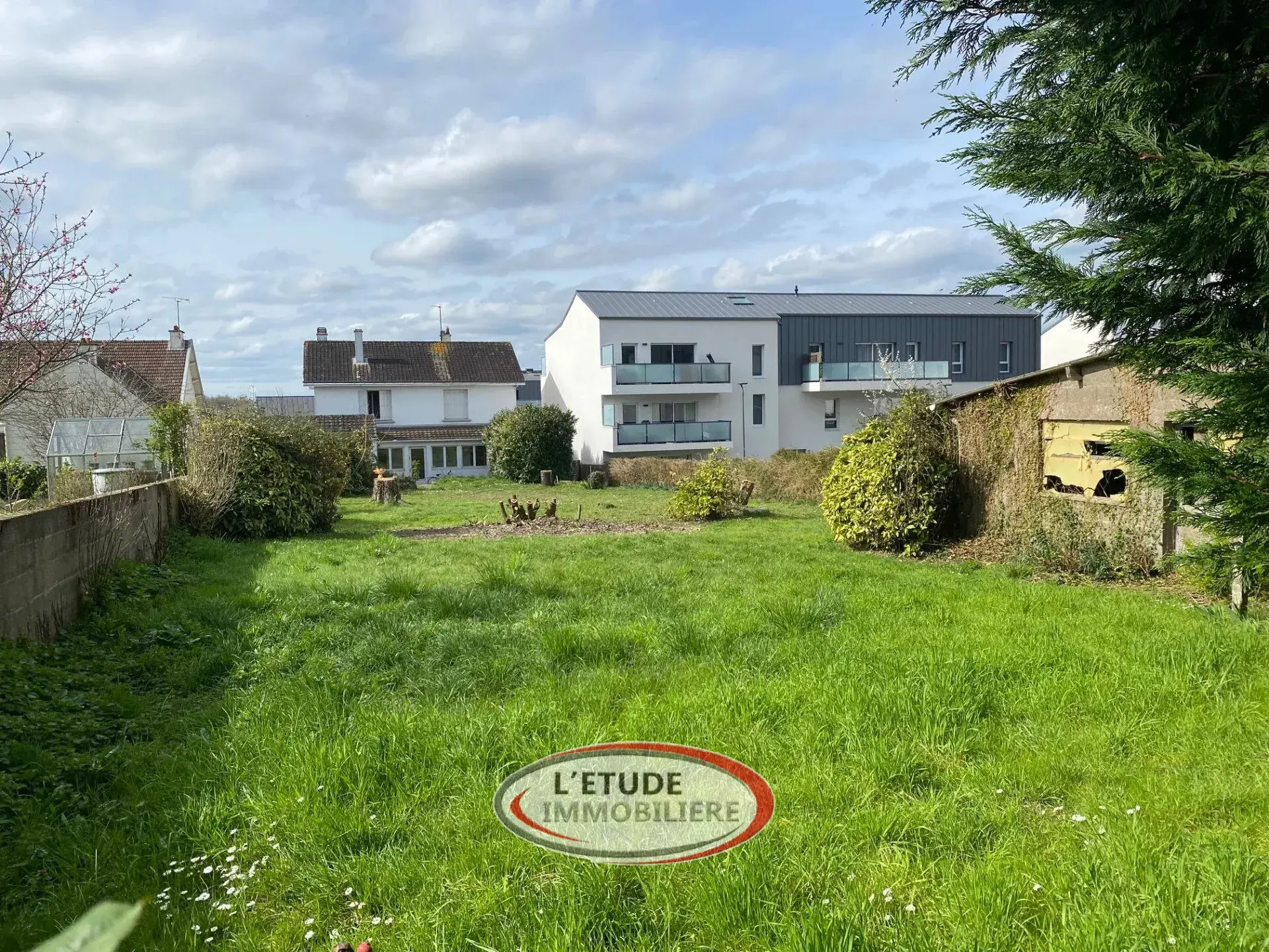 Terrain constructible à vendre à Carquefou, proche commodités et écoles 
