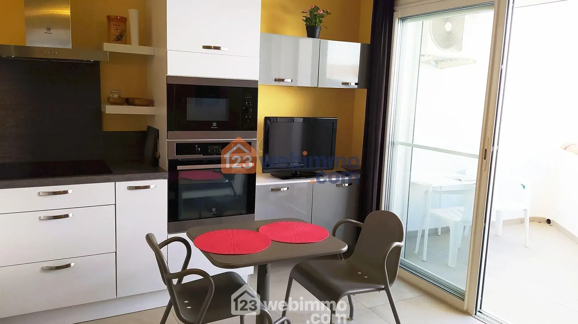 Appartement T2 rénové de 30m² face aux plages à Saintes-Maries-de-la-Mer 