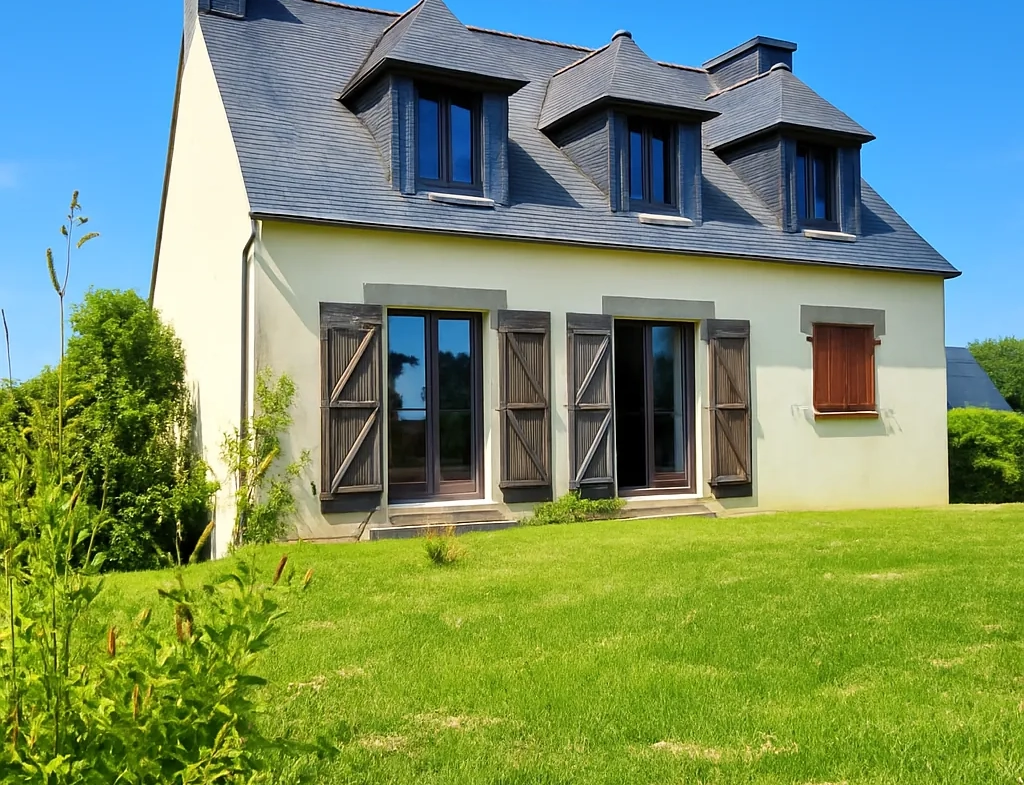Maison 104m² à vendre à Pleumeur-Bodou avec grand terrain arboré 