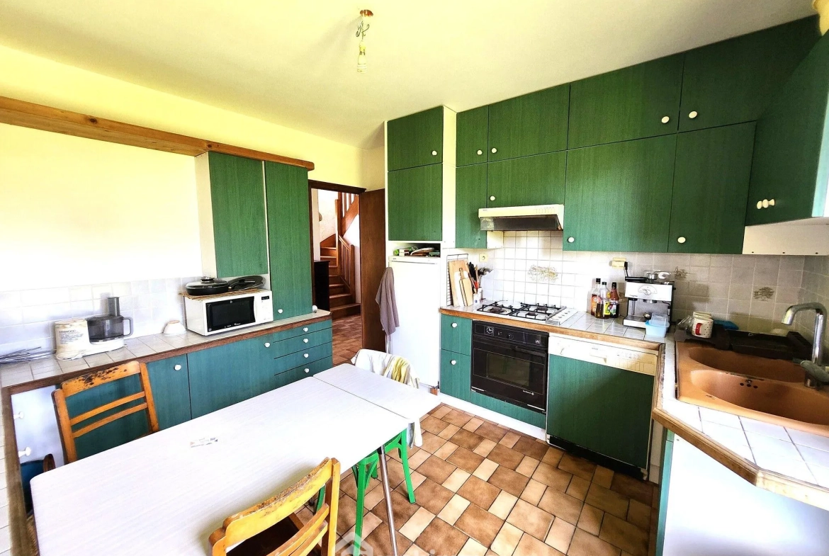 Maison 104m² à vendre à Pleumeur-Bodou avec grand terrain arboré 