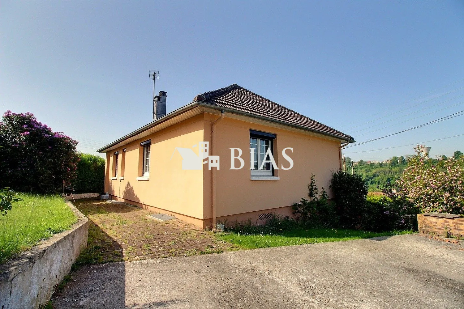 Belle maison à vendre à Barentin avec grand sous-sol et 3 chambres 