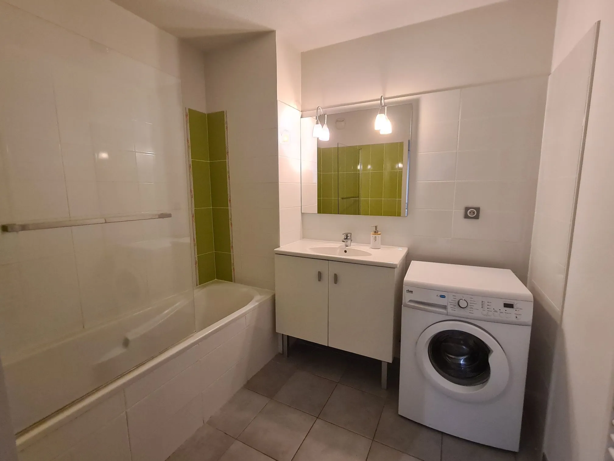 Appartement T2 de 50 m2 avec terrasse à Candillargues, proche gare et aéroport 