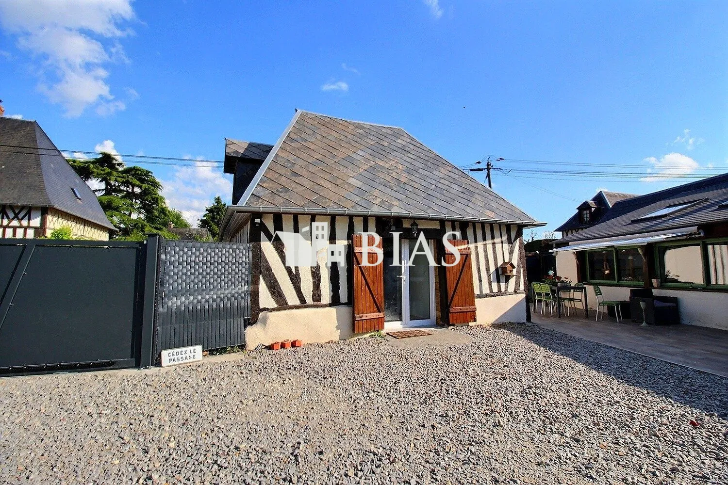 Maison de village normande avec jardin proche Brionne et Bernay 