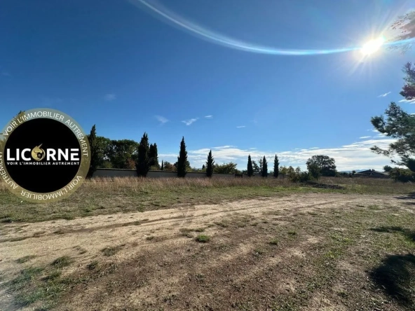 Terrain constructible de 296 m² au Puy Sainte Réparade, proche Aix-en-Provence