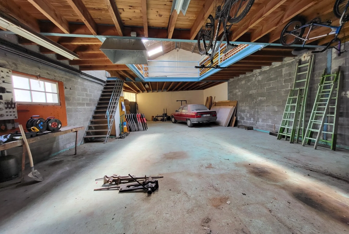 Belle maison familiale avec grand garage à Loulay (17330) 
