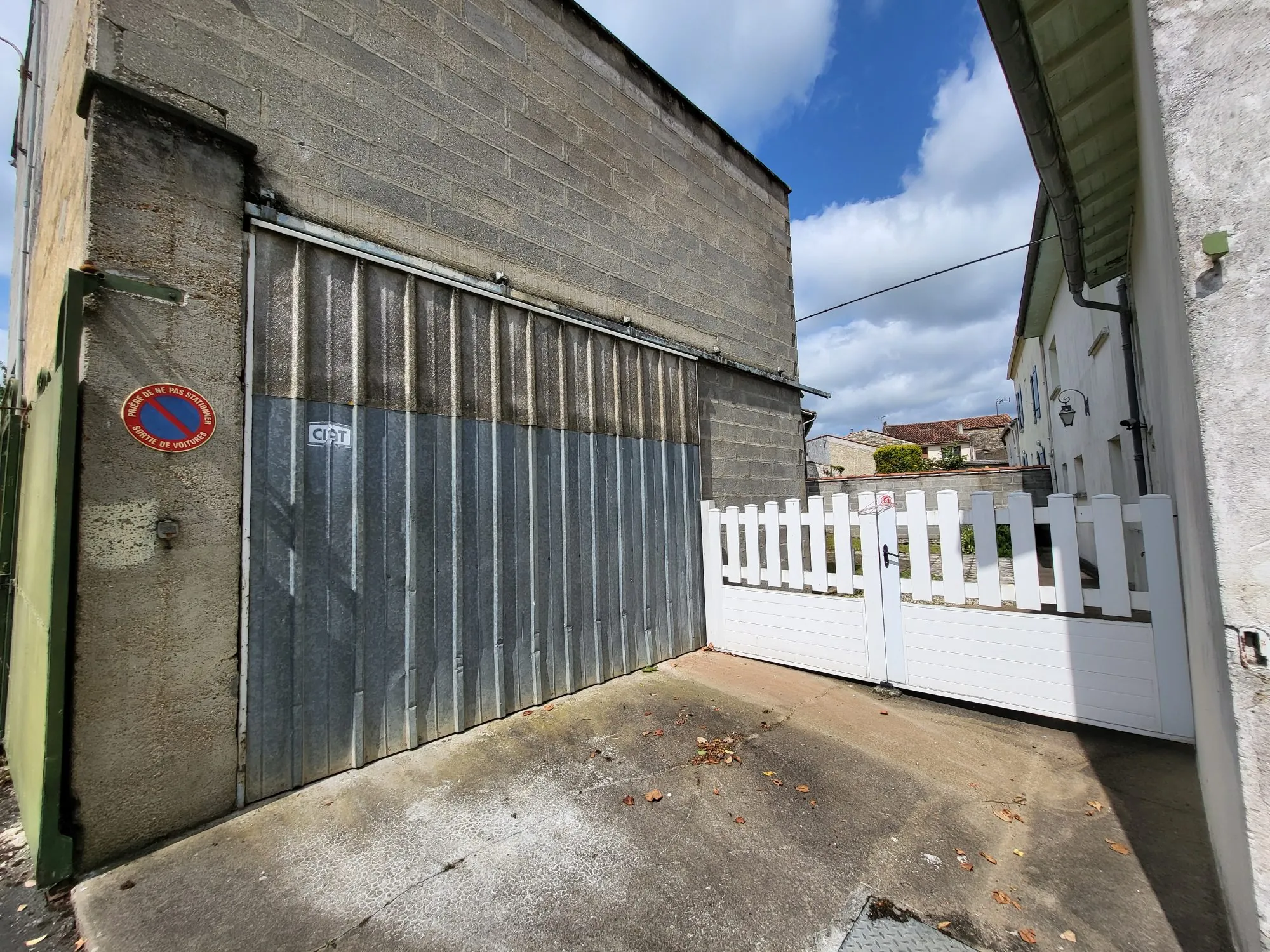 Belle maison familiale avec grand garage à Loulay (17330) 